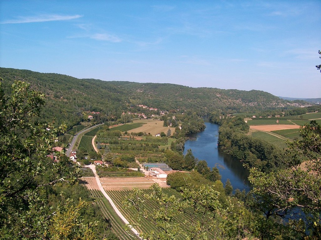 A lot of rivers. Террасы Долины реки лот Франция. Valley of lot River Vineyards Cahors.
