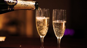 Repas accompagné de champagne